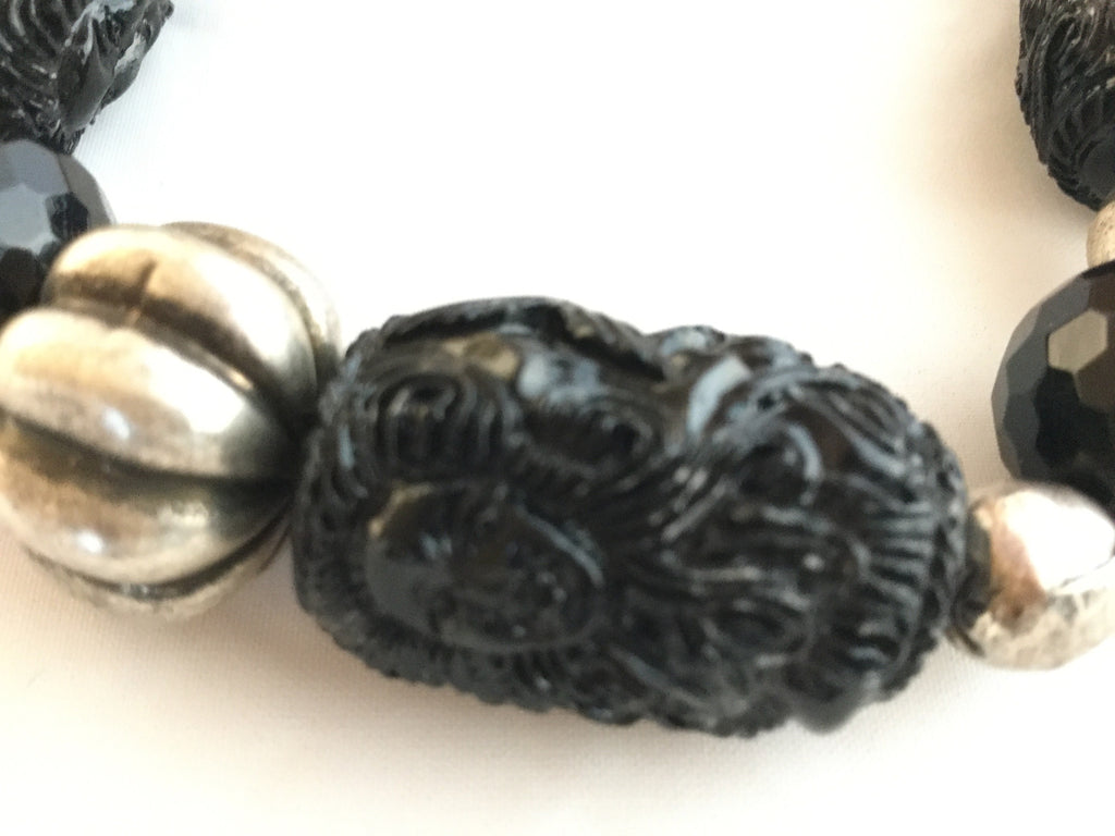 BBLK1S has 3 10x30mm carved Onyx pieces.