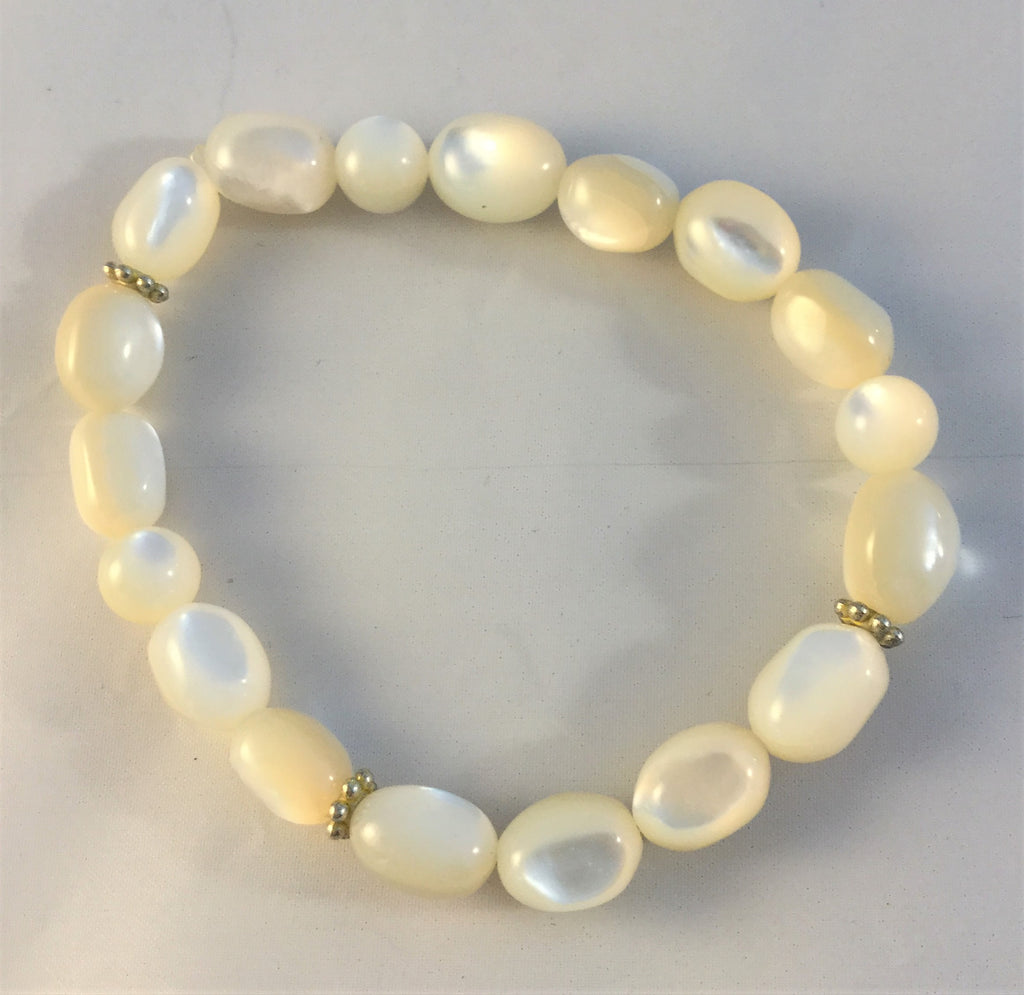 BW10S: Mother of Pearl stretch bracelet