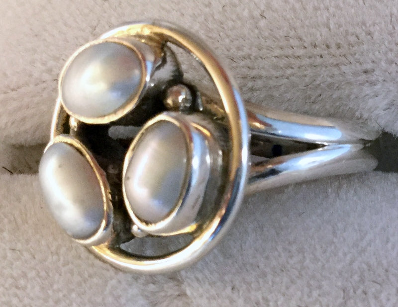 RS145: White Pearl Ring