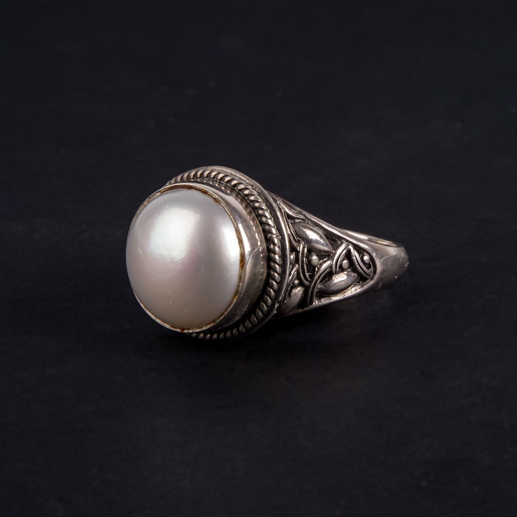 RS259: White Pearl Ring